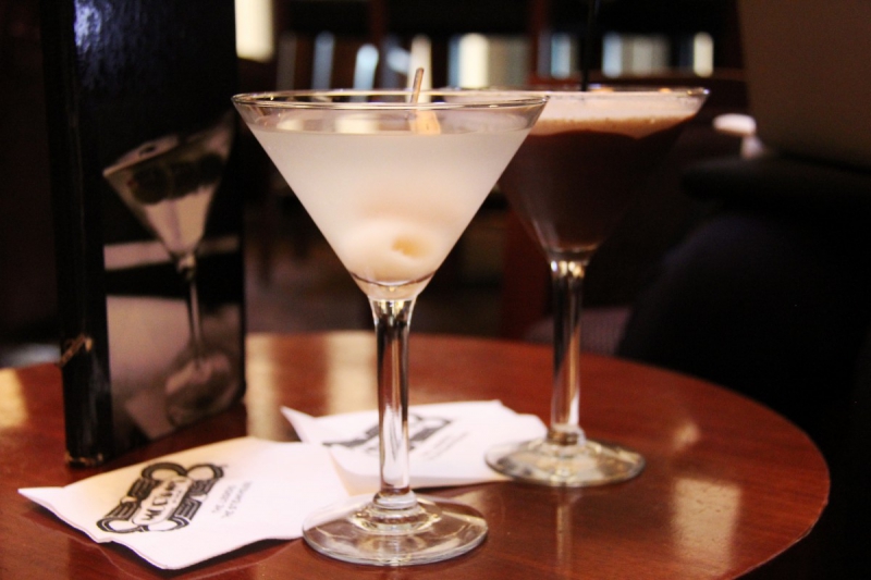 boite-nuit-GRIMAUD-min_martini_bar_lychee_chocolate_alcohol_liquor_happy_hour_happy-910161